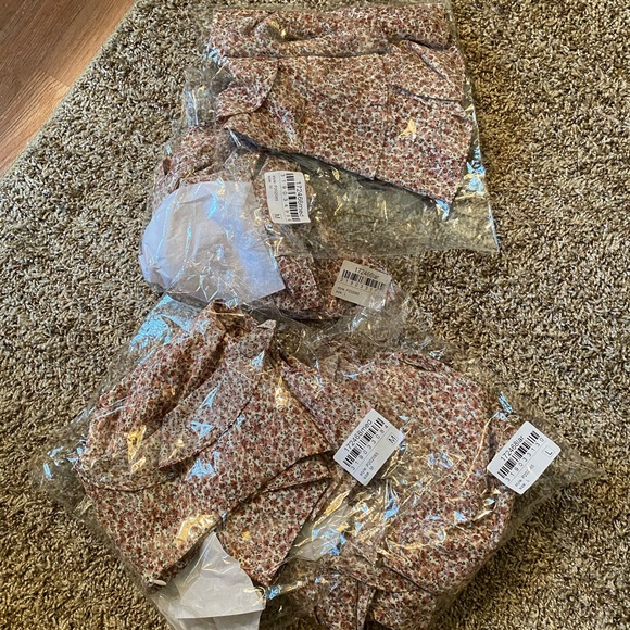 BRAND NEW CAITLIN COVINGTON X PINK LILY TOP 💞 - Picture 2 of 2